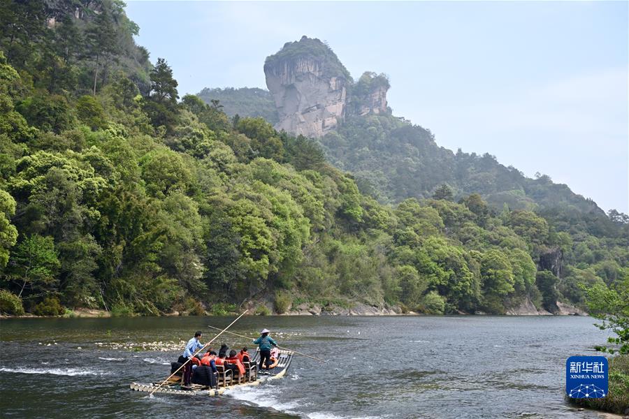 （新華全媒頭條·聚焦生物多樣性大會(huì)·圖文互動(dòng)）（1）攜手同行，開(kāi)啟人類高質(zhì)量發(fā)展新征程——習(xí)近平主席在《生物多樣性公約》第十五次締約方大會(huì)領(lǐng)導(dǎo)人峰會(huì)上的主旨講話解讀
